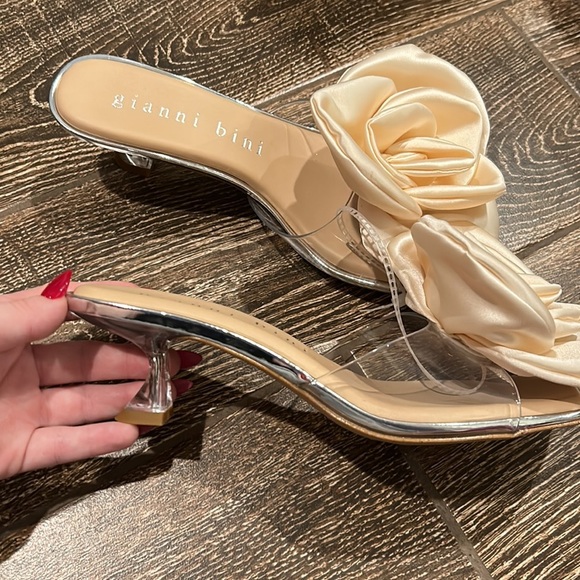 Gianni Bini Alana Clear Flower Dress Sandals - Picture 10 of 10